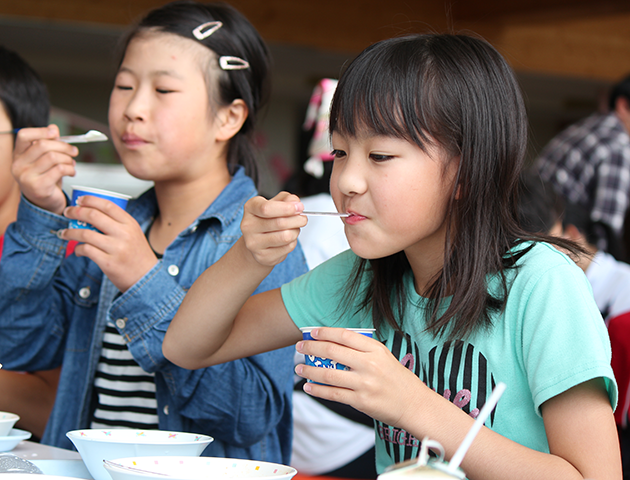 おこっぺアイスの無償提供 女学生